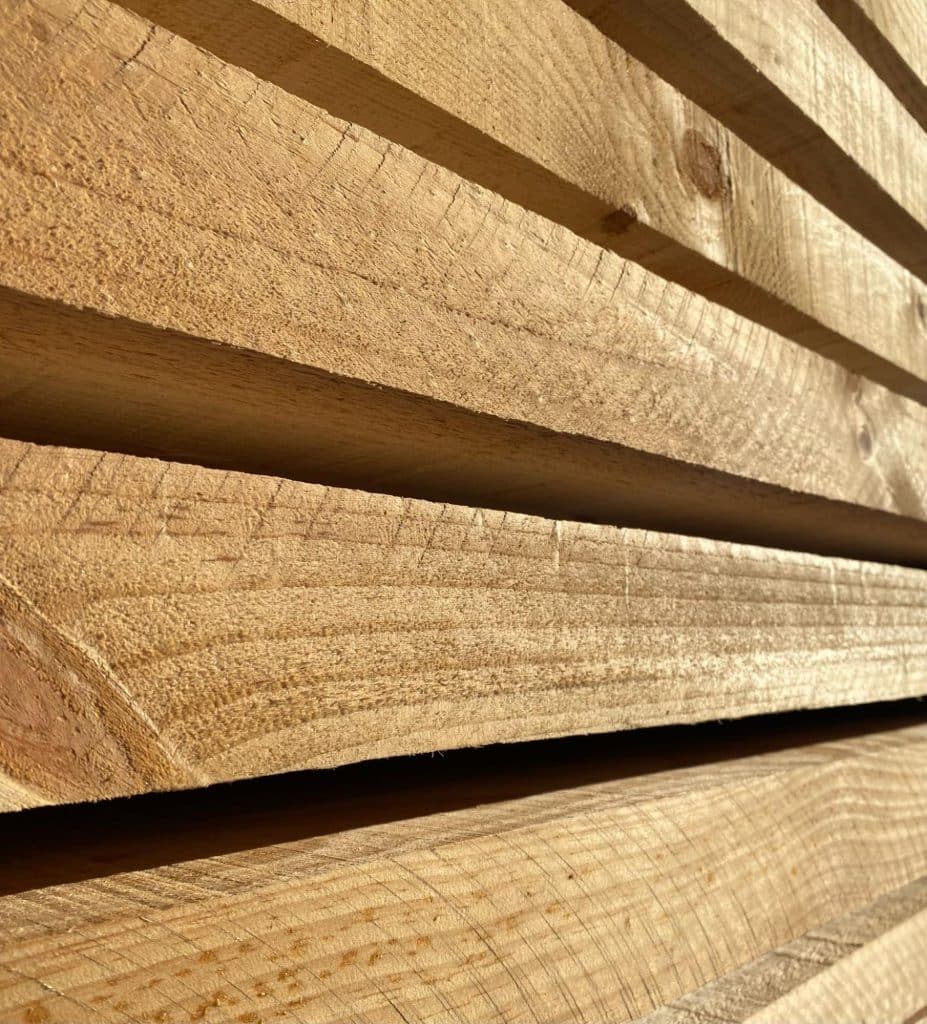 Tablones de madera apilada